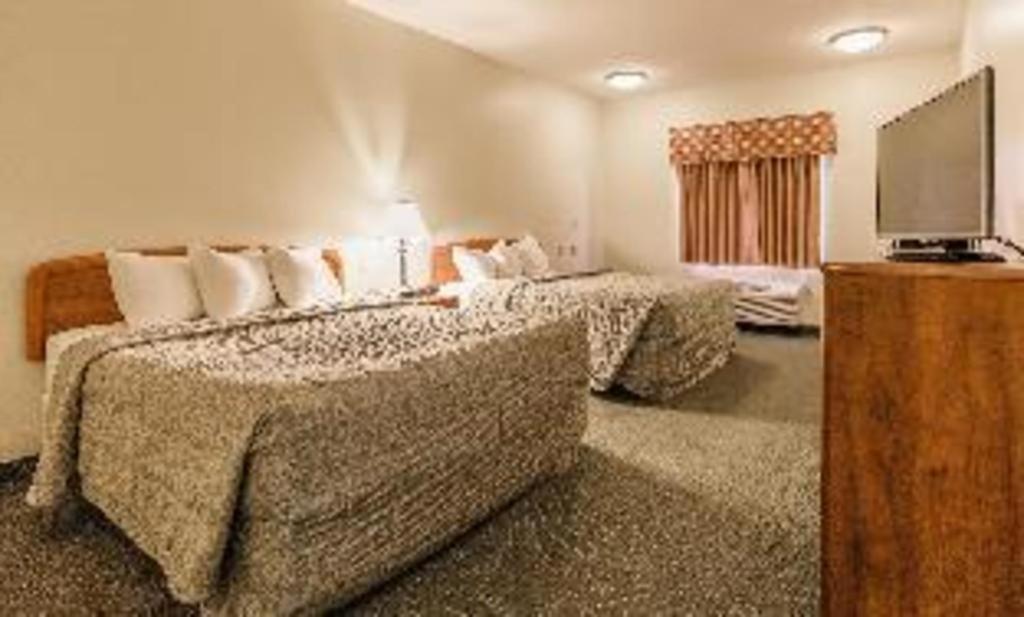 Supertel Inn And Conference Center Creston Экстерьер фото